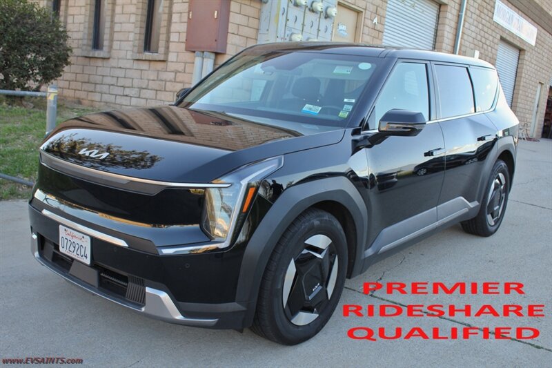 2024 Kia EV9 Black   - Photo 1 - Rialto, CA 92376-8618