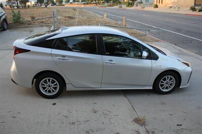 2022 Toyota Prius L Eco  We Finance - Photo 10 - Rialto, CA 92376-8618