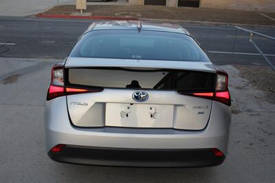 2022 Toyota Prius L Eco  We Finance - Photo 7 - Rialto, CA 92376-8618