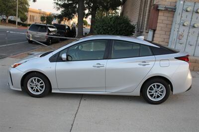 2022 Toyota Prius L Eco  We Finance - Photo 5 - Rialto, CA 92376-8618