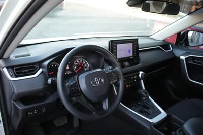 2021 Toyota RAV4 LE  We Finance - Photo 18 - Rialto, CA 92376-8618