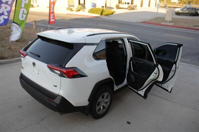 2021 Toyota RAV4 LE  We Finance - Photo 11 - Rialto, CA 92376-8618