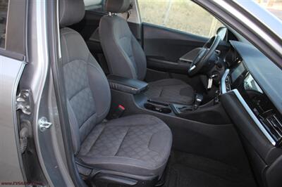 2022 Kia Niro FE  We Finance - Photo 7 - Rialto, CA 92376-8618