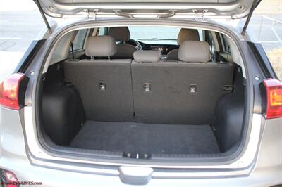 2022 Kia Niro FE  We Finance - Photo 5 - Rialto, CA 92376-8618