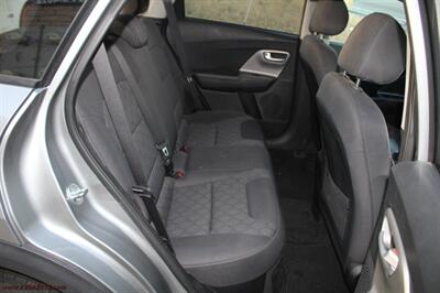 2022 Kia Niro FE  We Finance - Photo 6 - Rialto, CA 92376-8618