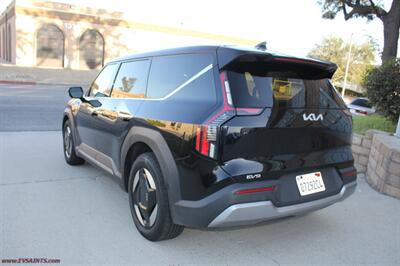 2024 Kia EV9 Light - Photo 5 - Rialto, CA 92376-8618