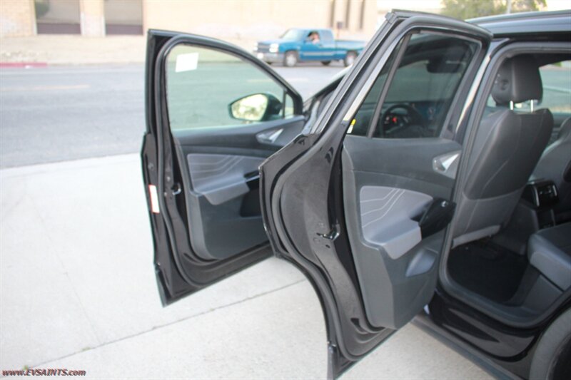 2023 Volkswagen ID.4 Pro S Finance Available - Photo 13 - Rialto, CA 92376-8618