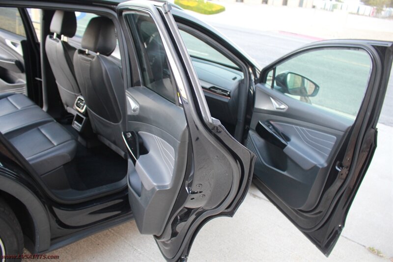 2023 Volkswagen ID.4 Pro S Finance Available - Photo 14 - Rialto, CA 92376-8618