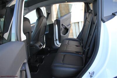 2022 Tesla Model Y Long Range  We Finance - Photo 11 - Rialto, CA 92376-8618