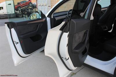2022 Tesla Model Y Long Range  We Finance - Photo 10 - Rialto, CA 92376-8618