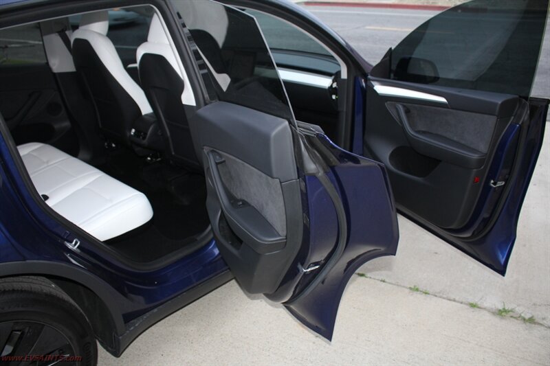 2025 Tesla Model Y Long Range - Photo 14 - Rialto, CA 92376-8618