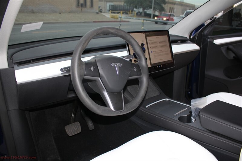 2025 Tesla Model Y Long Range - Photo 18 - Rialto, CA 92376-8618