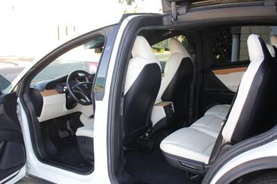 2020 Tesla Model X Long Range Plus  EV Warranty Great Deal We Finance - Photo 13 - Rialto, CA 92376-8618