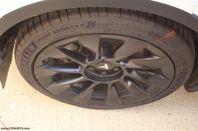 2023 Tesla Model Y Long Range  7-Seat We Finance We Rebate - Photo 10 - Rialto, CA 92376-8618