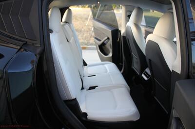 2023 Tesla Model Y Long Range  7-Seats - Photo 12 - Rialto, CA 92376-8618