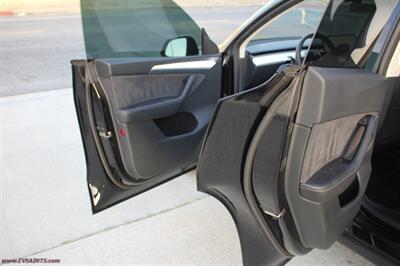 2023 Tesla Model Y Long Range  7-Seats - Photo 9 - Rialto, CA 92376-8618