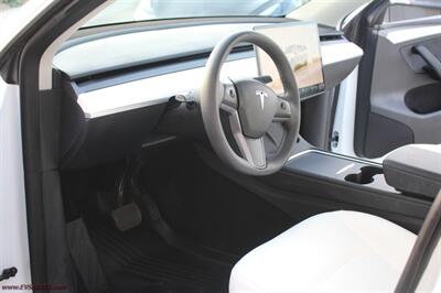 2023 Tesla Model Y Long Range  7 Seats - Photo 13 - Rialto, CA 92376-8618