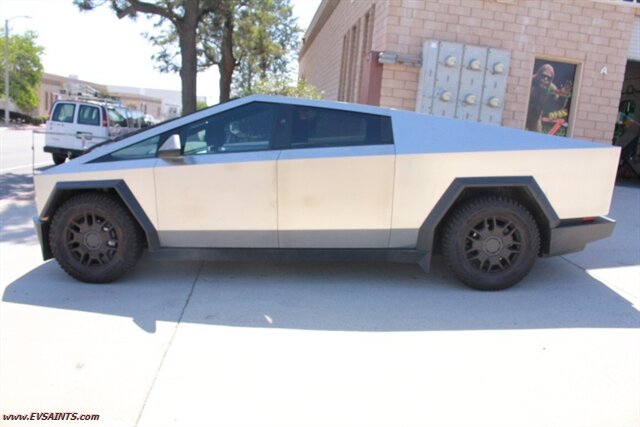 2024 Tesla Cybertruck Foundation   - Photo 1 - Rialto, CA 92376-8618