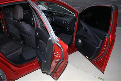 2018 Toyota Prius Two   - Photo 9 - Rialto, CA 92376-8618