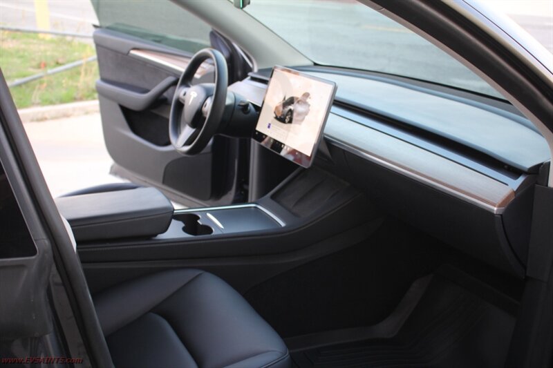 2023 Tesla Model Y Long Range - Photo 11 - Rialto, CA 92376-8618