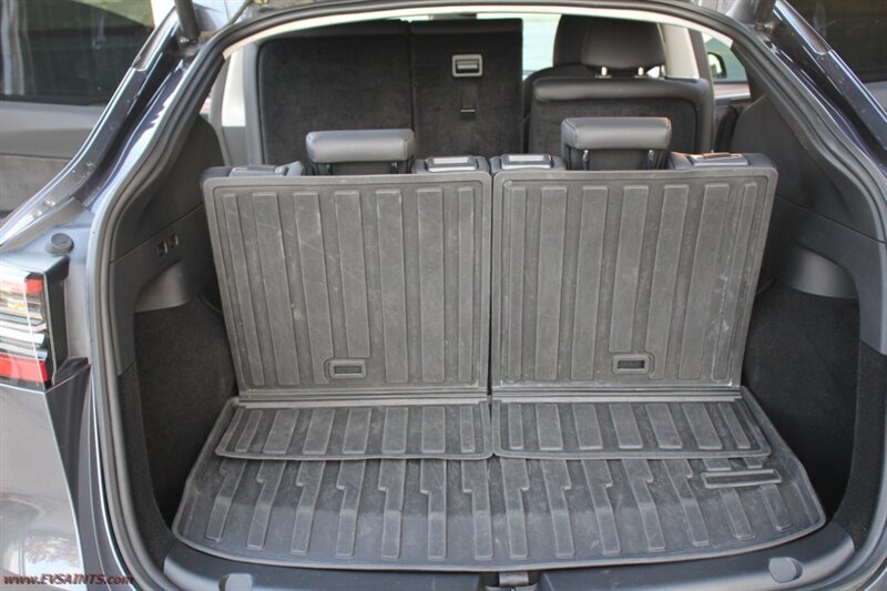 2023 Tesla Model Y Long Range - Photo 14 - Rialto, CA 92376-8618