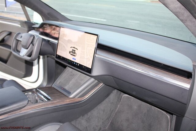 2022 Tesla Model X Dual Motor AWD - Photo 13 - Rialto, CA 92376-8618