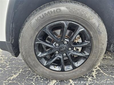 2015 Jeep Grand Cherokee Limited   - Photo 38 - Greenwood, IN 46142