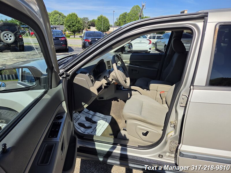 2007 Jeep Grand Cherokee Laredo - Photo 9 - Greenwood, IN 46142