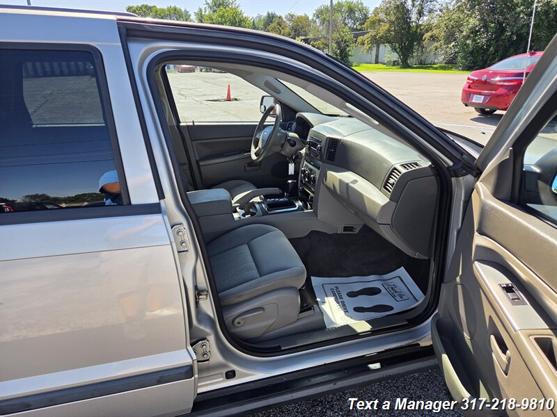 2007 Jeep Grand Cherokee Laredo - Photo 19 - Greenwood, IN 46142