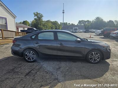 2022 Kia Forte LXS   - Photo 6 - Greenwood, IN 46142