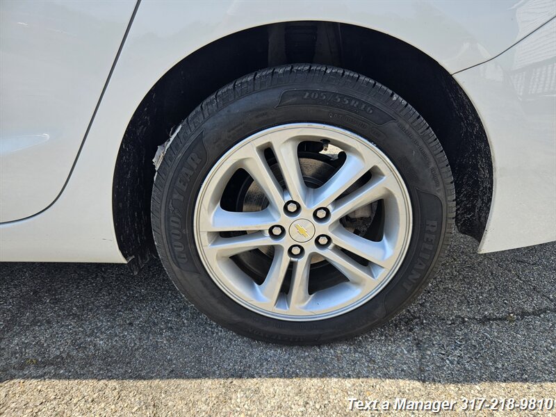 2018 Chevrolet Cruze LT Auto - Photo 29 - Greenwood, IN 46142