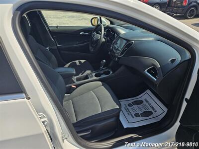 2018 Chevrolet Cruze LT Auto - Photo 26 - Greenwood, IN 46142