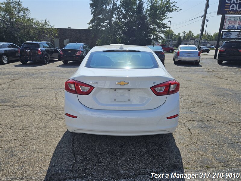 2018 Chevrolet Cruze LT Auto - Photo 4 - Greenwood, IN 46142