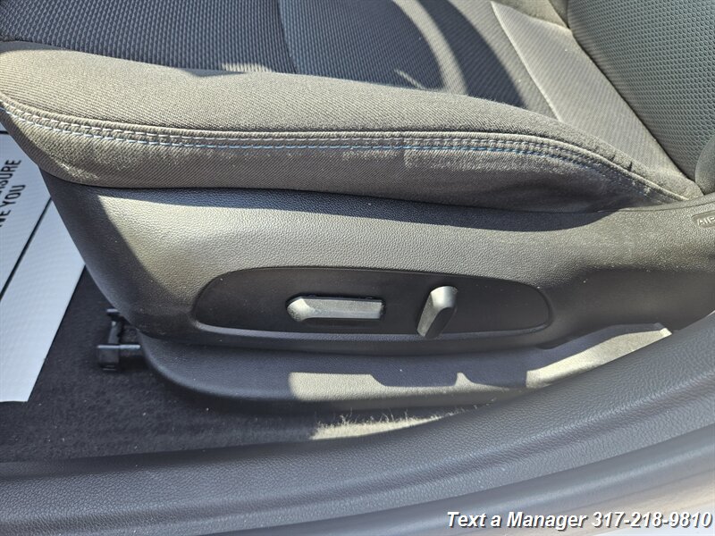 2018 Chevrolet Cruze LT Auto - Photo 12 - Greenwood, IN 46142