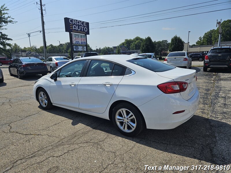 2018 Chevrolet Cruze LT Auto - Photo 3 - Greenwood, IN 46142