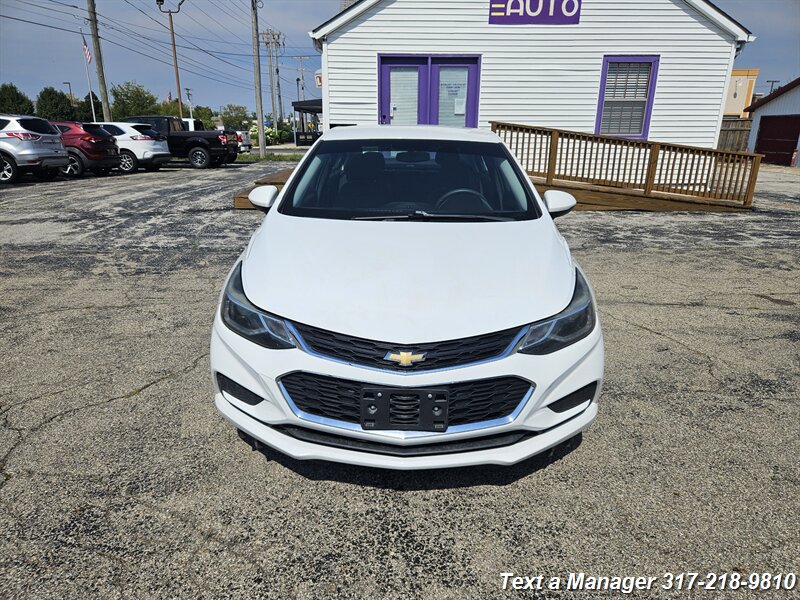 2018 Chevrolet Cruze LT Auto - Photo 8 - Greenwood, IN 46142