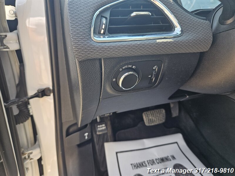 2018 Chevrolet Cruze LT Auto - Photo 11 - Greenwood, IN 46142