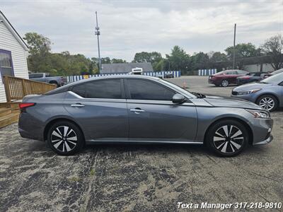 2022 Nissan Altima 2.5 SV   - Photo 4 - Greenwood, IN 46142