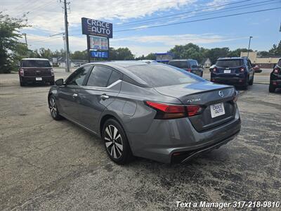 2022 Nissan Altima 2.5 SV   - Photo 2 - Greenwood, IN 46142