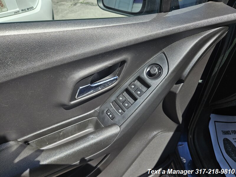 2018 Chevrolet Trax LT - Photo 10 - Greenwood, IN 46142
