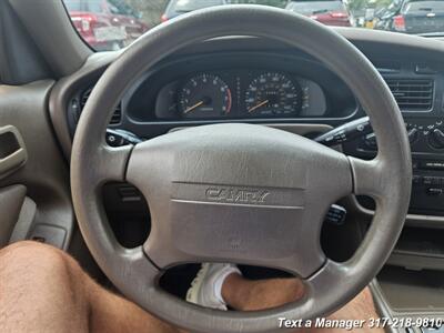 1995 Toyota Camry LE   - Photo 13 - Greenwood, IN 46142
