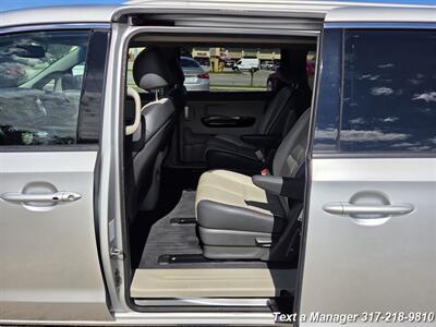2015 Kia Sedona SX   - Photo 22 - Greenwood, IN 46142