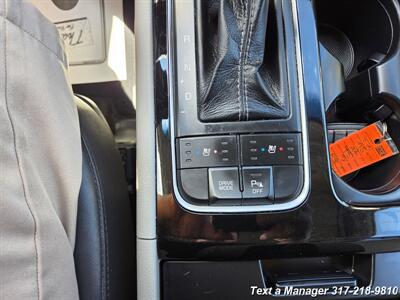 2015 Kia Sedona SX   - Photo 17 - Greenwood, IN 46142