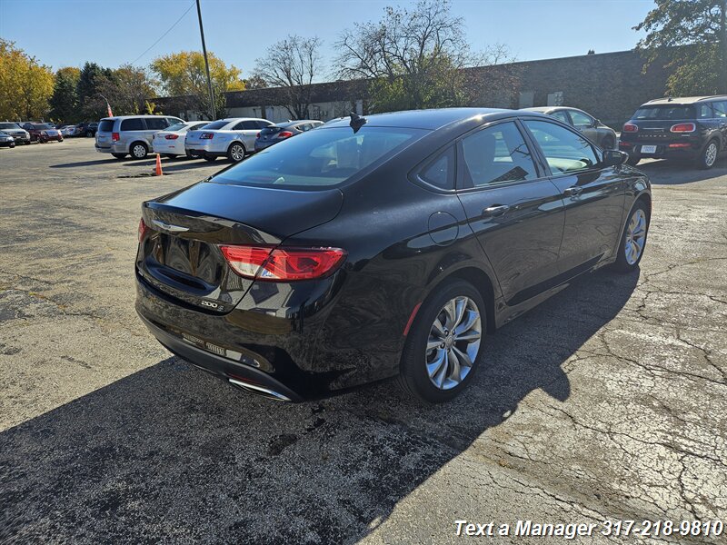 2015 Chrysler 200 S photo 3