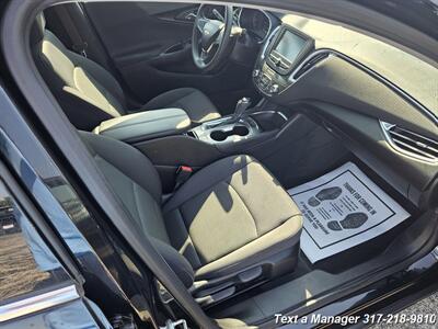 2017 Chevrolet Malibu LT   - Photo 25 - Greenwood, IN 46142