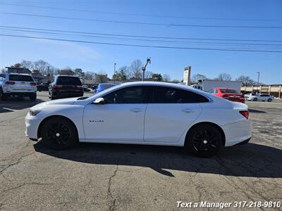 2018 Chevrolet Malibu LT   - Photo 2 - Greenwood, IN 46142