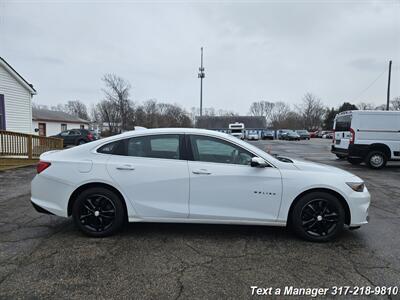 2018 Chevrolet Malibu LT   - Photo 6 - Greenwood, IN 46142