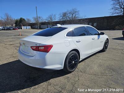 2018 Chevrolet Malibu LT   - Photo 5 - Greenwood, IN 46142