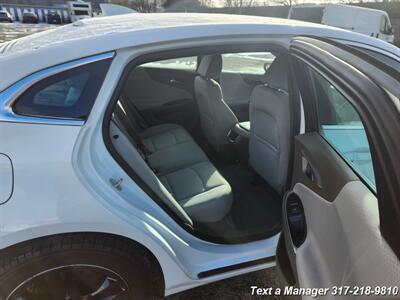 2018 Chevrolet Malibu LT   - Photo 21 - Greenwood, IN 46142