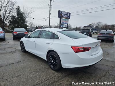 2018 Chevrolet Malibu LT   - Photo 3 - Greenwood, IN 46142